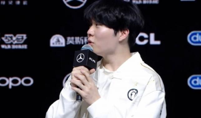 Rookie迎来二十赛季出色发挥，FPX观众热烈欢呼！(rookie2021年还打比赛吗?)-开云体育下载