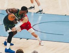 费耶诺德发布备战花絮，清晨完成体检，NBA季后赛任务艰巨，阵容厚度经受考验(nba季后赛回放)-kaiyun网页版