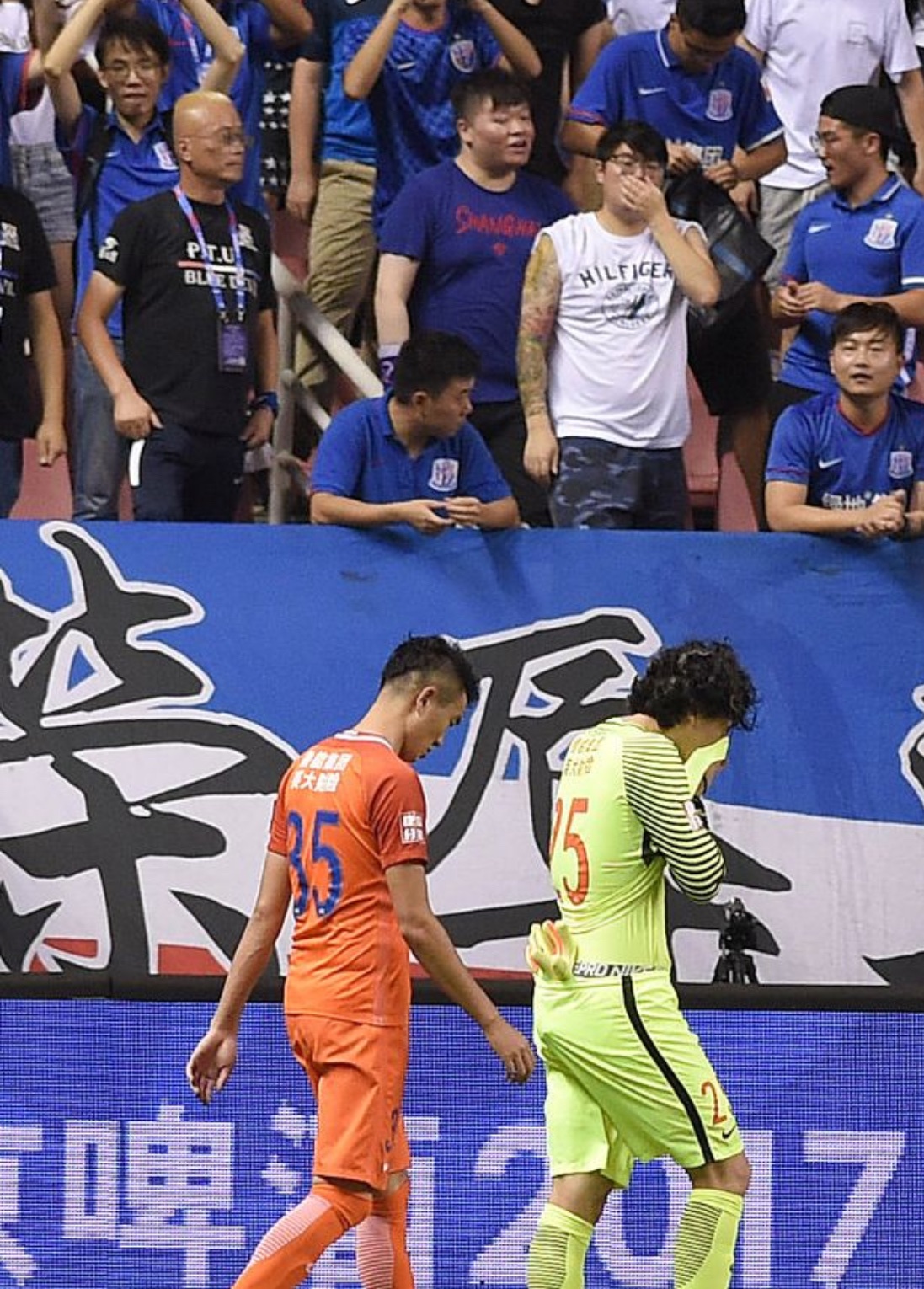  上海海港训练开放日，赛前队长鼓劲引欢呼，法甲在即，阵容厚度经受考验-kaiyun网页版