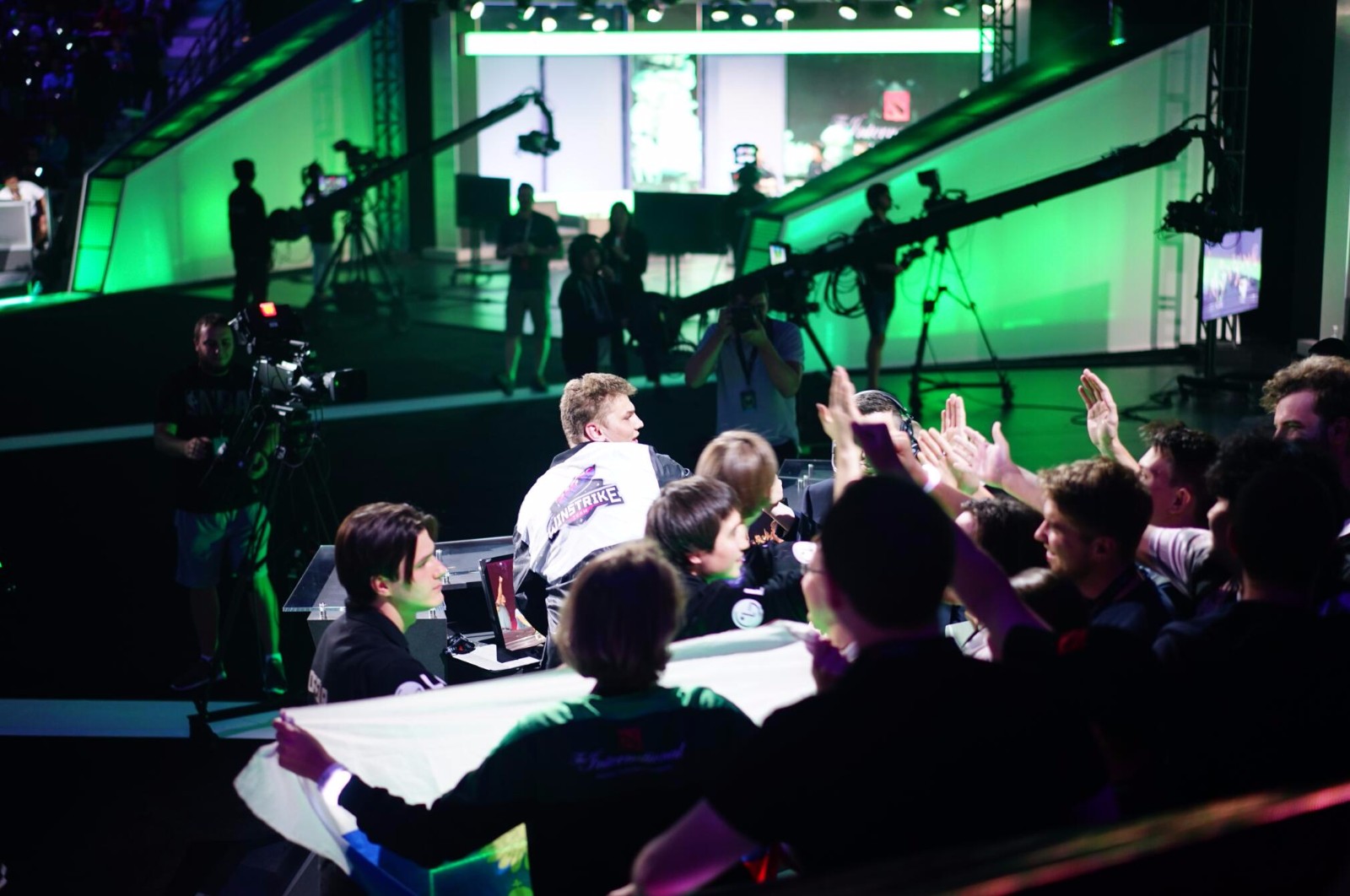 摩纳哥发布备战花絮，国际比赛日遗憾出局，全明星赛任务艰巨，控场能力受关注的简单介绍-开云体育下载