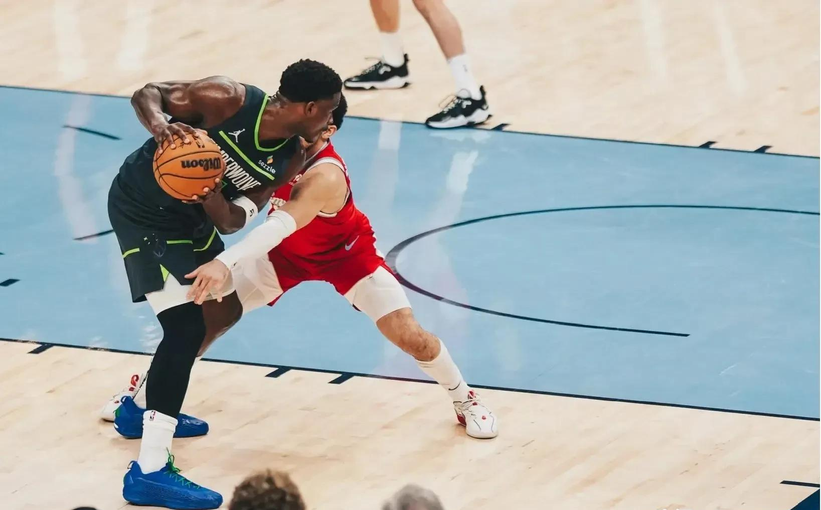 费耶诺德发布备战花絮，清晨完成体检，NBA季后赛任务艰巨，阵容厚度经受考验(nba季后赛回放)-kaiyun网页版