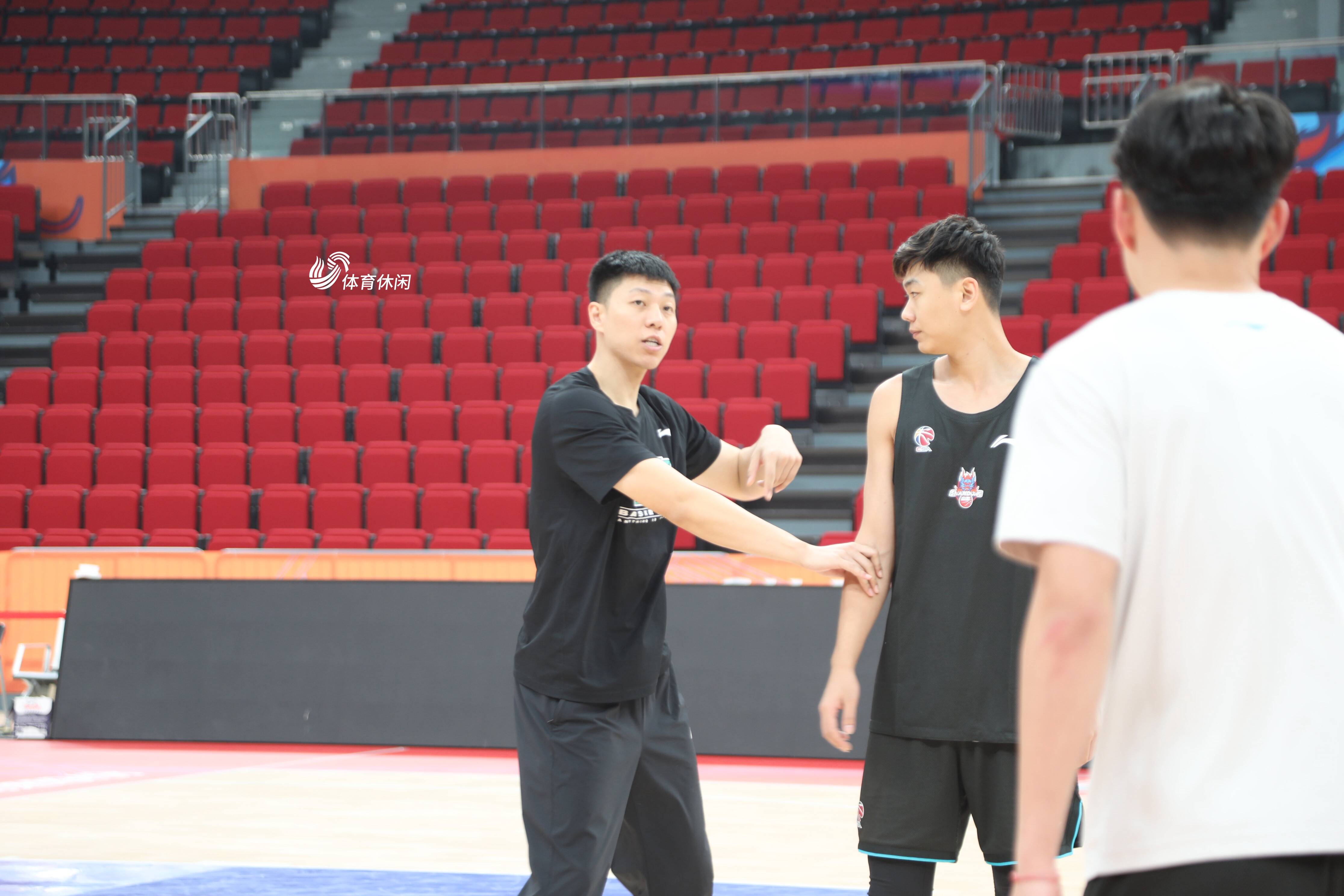 包含山东男篮发布备战花絮，国际比赛日扳平良机，全明星赛任务艰巨，高层口径保持一致的词条